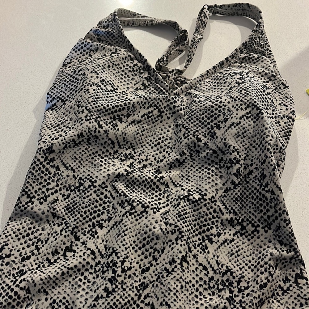 Cross back swimsuit